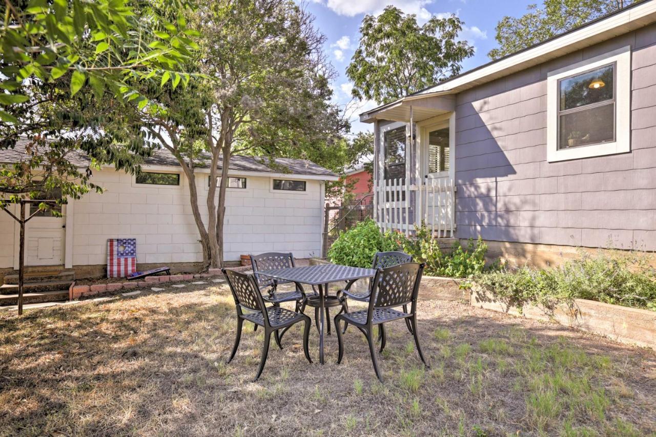 Fredericksburg Cottage With Grill - Walk To Main St! エクステリア 写真